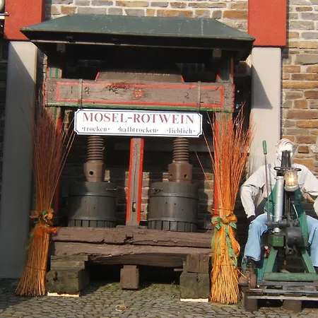 Wein- Und Gaestehaus St. Aldegundishof * Sankt Aldegund